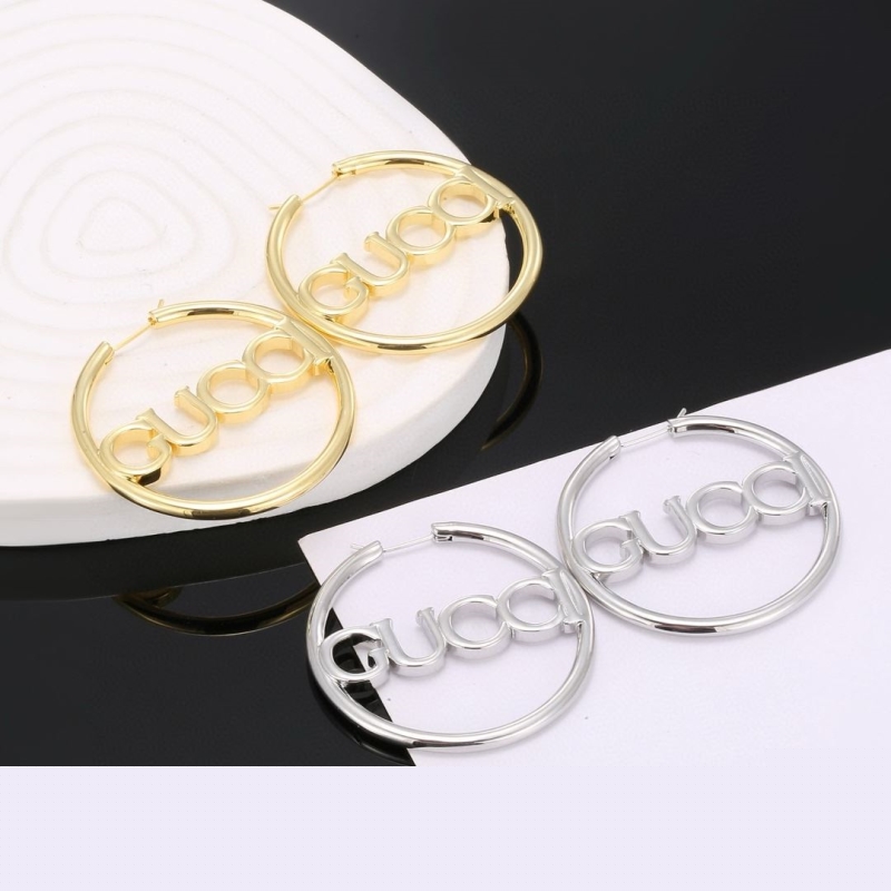 G*u*i necklaces
